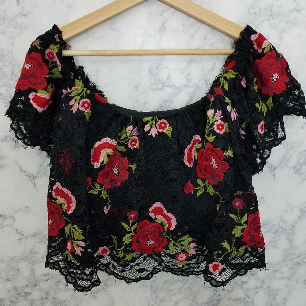 of the shoulders floral crop top size S [AD14]